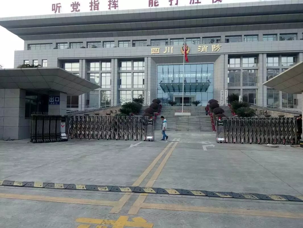 行唐县行唐县四川消防总队伸缩门